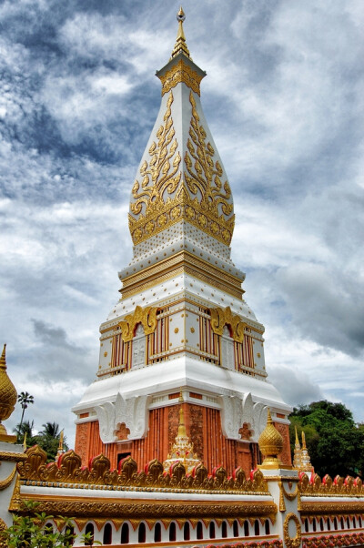 Photograph *Wat Phra That Phanom* by Matthäus Rojek on 500px
