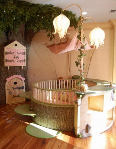仙境：不可思议的儿童卧室设计 神奇的卧室以童话为主题，并带来了现实中，蘑菇、鸟笼、树屋等，创造了一个梦幻般的环境，很抢眼啊。