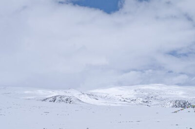 拉孜雪乡，珠峰景区要从这里进。