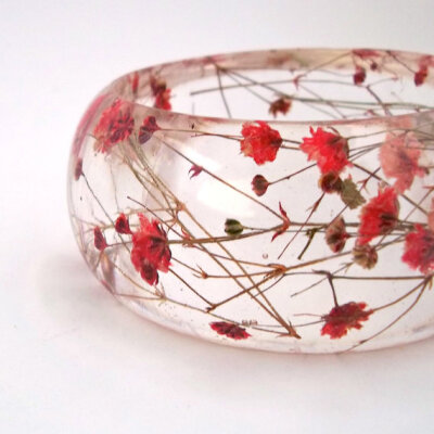 Red Resin Bangle. Chunky Bangle with Pressed Flowers. Real Flowers - Red Baby&#39;s Breath. Contemporary Botanical Jewelry.