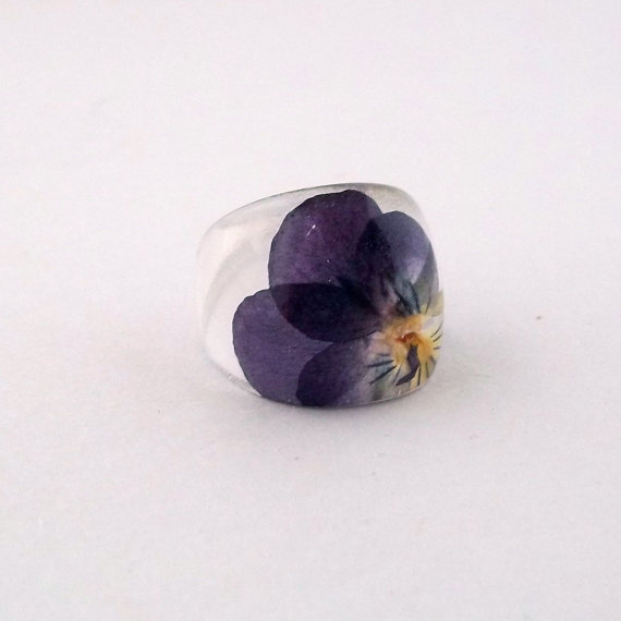 Purple Pansy Resin Ring. Pansy Violet Viola Resin Ring. Pressed Flower Ring. Handmade Jewelry with Real Flowers - Purple Yellow Violet