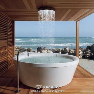这样浴缸才是真正的面朝大海春暖花开啊~~~