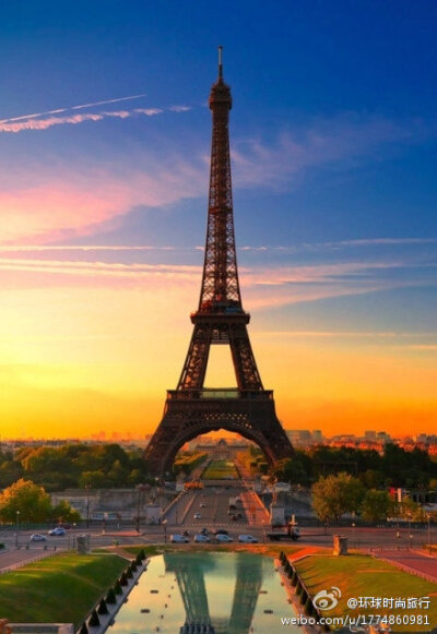 【埃菲尔铁塔】看了美图就想去的地方！铁塔每一层都设有酒吧和饭馆，供游客在此小憩，还可领略整个巴黎市区的全景！