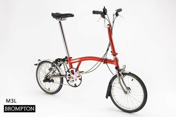 【Brompton M3L】 英伦经典品牌Brompton，没有科技感的凌厉线条，微曲的车架更显得几分优雅，折叠后平整而且超小。最特别的设计是车架和坐杆连接后方有对小轮，折叠后正好可以推着走，不需要手拎。 http://http://www.brompton.co.uk