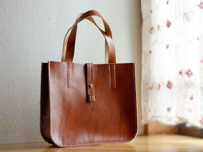 LEATHER TOTE BAG