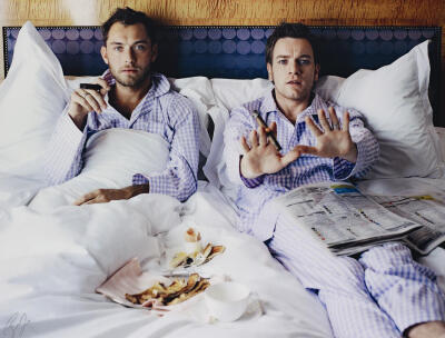 Jude and Ewan in bed, 2003