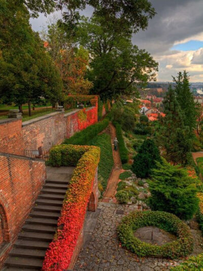 布拉格城堡花园 - 捷克。有种回归大自然的感觉。