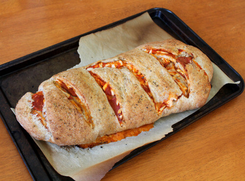 Pepperoni pizza stromboli