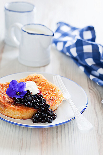 French toast with currant violet syrup