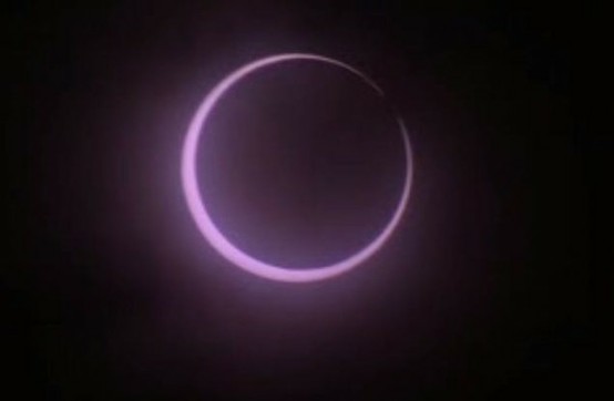 Annular eclipse日環食，紫色的樣子