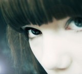 Some ignore you for the whole life even if they are with you from the beginning to the end; you will keep thinking about some people for the whole life after you have just thrown your eyes on them.~~~有的人你看了一辈子，却忽略了一辈子；有的人你看了一眼，却惦念了一生。