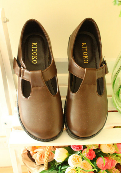 很乖的复古款娃娃鞋~