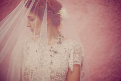 Hidden beauty | bride, veil, profile, lace