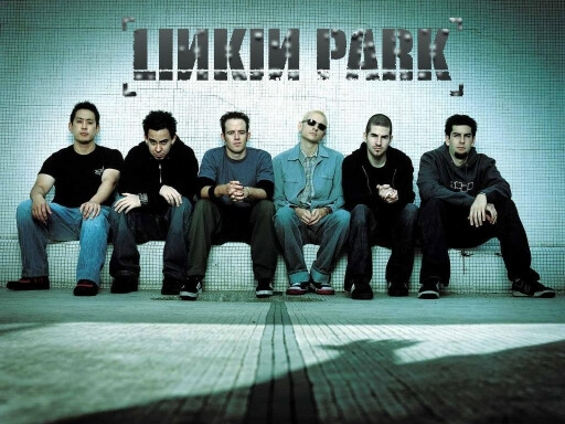 Linkin Park给人的印象，感觉就像“变换才是永恒”，唱片风格可谓变化多端，以往集合了New Metal、Rapcore等等的，最近几年的新专辑又融合了大量电子元素，但经典才是皇道，歌还是旧的好听，照片当然也是旧的更屌。