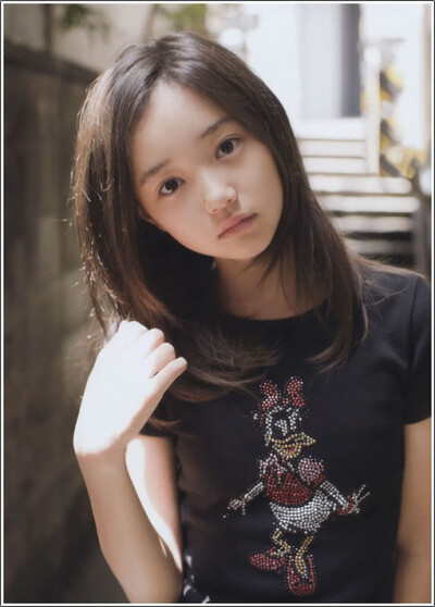 江野沢爱美，出生于1996.11.1 日本演艺界新人一枚。出演过『大人になった夏』等剧。