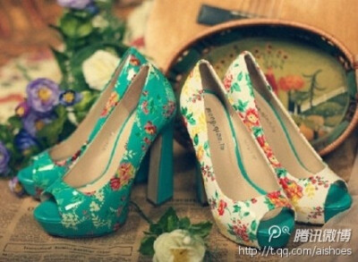 洛可可复古风。轻轻回到旧时光，不惊扰，只问一句 你可好。