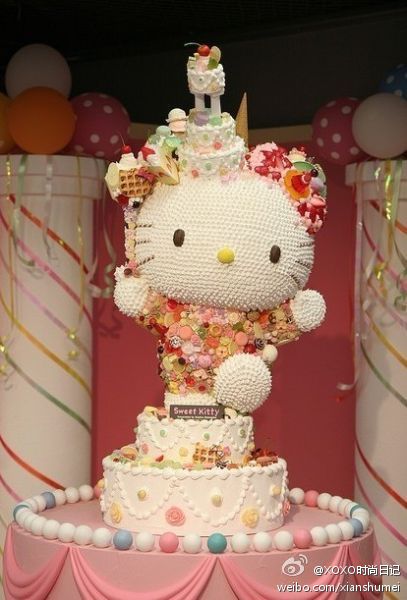 如此巨大的hello kitty 蛋糕~真心舍不得吃啊