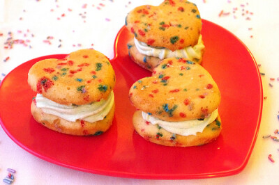 Cotton Candy Funfetti Whoopie Pies