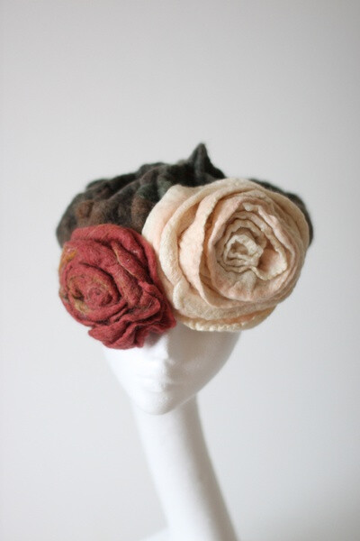 花的材料是羊毛和丝