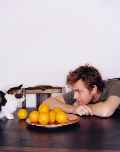 男人与猫~！Ewan McGregor