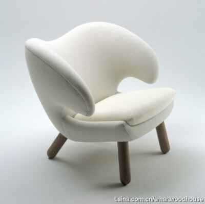 还是喜欢这样的沙发。Finn Juhl作品-Pelikan（鹈鹕）沙发。
