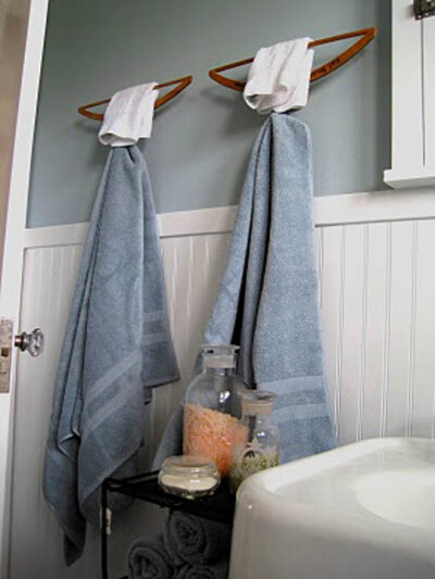 Good Idea: Turn Hanger into Towel Hook and Rail Junk Camp