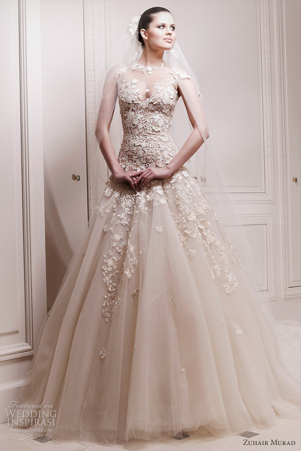  Zuhair Murad 2012 bridal collection，精致的蕾丝像是叠起的云雾，打动所有姑娘的心