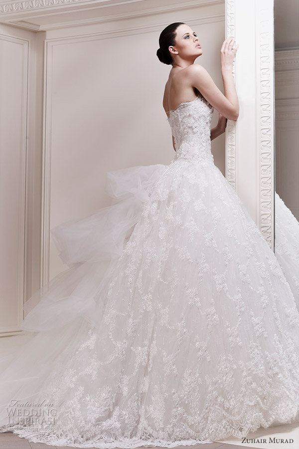  Zuhair Murad 2012 bridal collection，精致的蕾丝像是叠起的云雾，打动所有姑娘的心