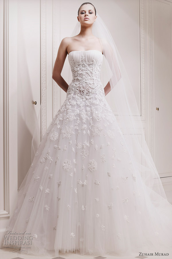  Zuhair Murad 2012 bridal collection，精致的蕾丝像是叠起的云雾，打动所有姑娘的心