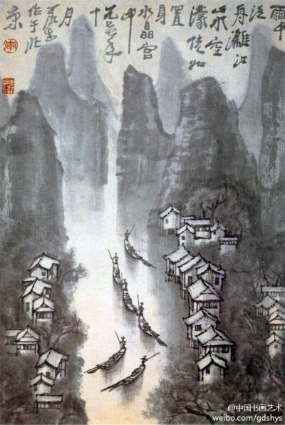 李可染《雨中漓江》--- 此作中雨中胜景的温润湿意扑面而来，远山的迷蒙，以模糊的抽象形体简率地表现出来，而竹楼、渔舟则以浓墨醒笔点出，形成强烈的视觉对比。画题旨在“漓江”，不见一波，旨在“雨中”，不着一墨…