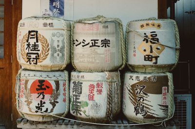 1寒露时节秋收农忙后，产出多余粮食用于造酒。日本也有这样的习俗，作为酒造原料的水稻种植，在日本可以追溯到四千年前。从中国传入的水稻种植文化，中路由长江下游的江南地区直接跨海到九州，南方则是经由岛屿海上…