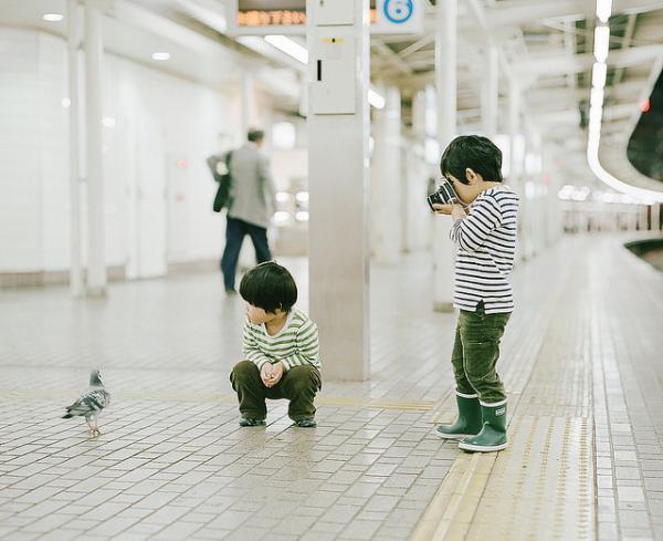 Hideaki Hamada, an Osaka, Japan, the photographer, the next set of photos he shot photos of his son.