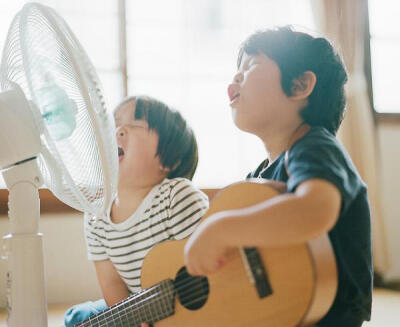 Hideaki Hamada, an Osaka, Japan, the photographer, the next set of photos he shot photos of his son.