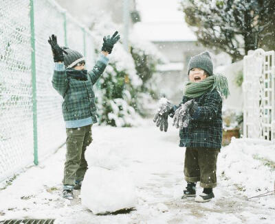 Hideaki Hamada, an Osaka, Japan, the photographer, the next set of photos he shot photos of his son.