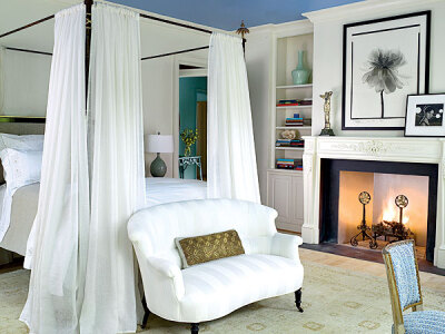 White, soothing master bedroom This master bedroom outside of Atlanta, Georgia is a soothing retreat, with white walls and bed curtains creating a clean backdrop for a range of blues.