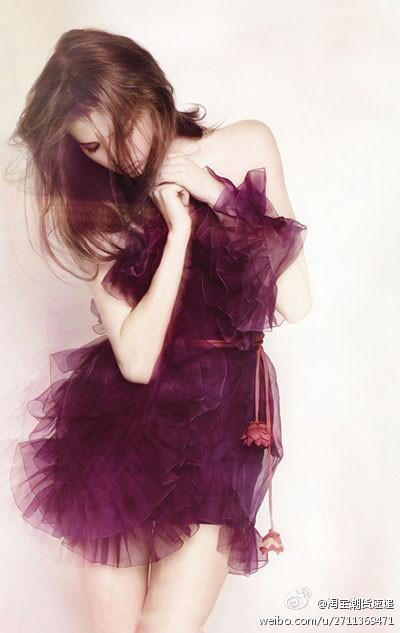 Christian Dior 紫色荷叶边礼服，好梦幻的感觉
