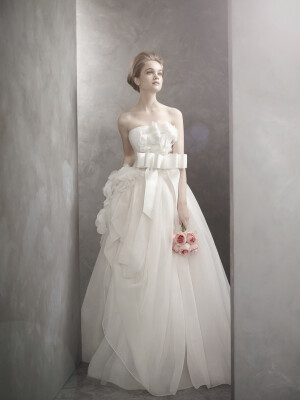 vera-wang-wedding-dresses-spring-2012-bridal-gown