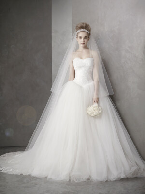 vera-wang-wedding-dresses-spring-2012-bridal-gown