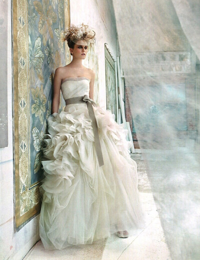 -vera-wang-wedding-dresses-spring-2012-bridal-gown