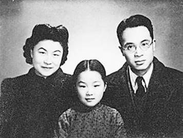 最是心心相印的爱情：钱钟书与杨绛。1932年，钱钟书在清华园认识了无锡名门才女杨绛，一见钟情，第二年，钱钟书与杨绛便举办了订婚仪式。据说这个书生气十足的清华才子，在家里对杨绛关怀备至，钱钟书每天早起做早餐…