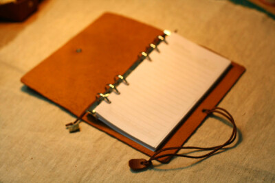 牛皮笔记本 附带可替换的银扣子 小书签 - 马骝仔 - 马骝仔的手工皮革