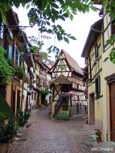 法国一个小镇——Eguisheim，仿佛置身画中