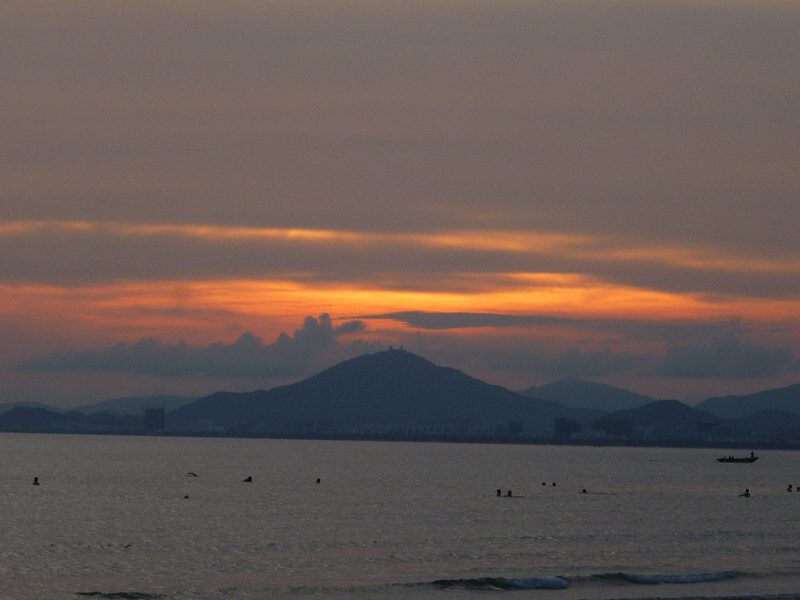 只有在三亚，你才会迫不及待的想去看夕阳，看落日，看天边的那一抹落霞、、