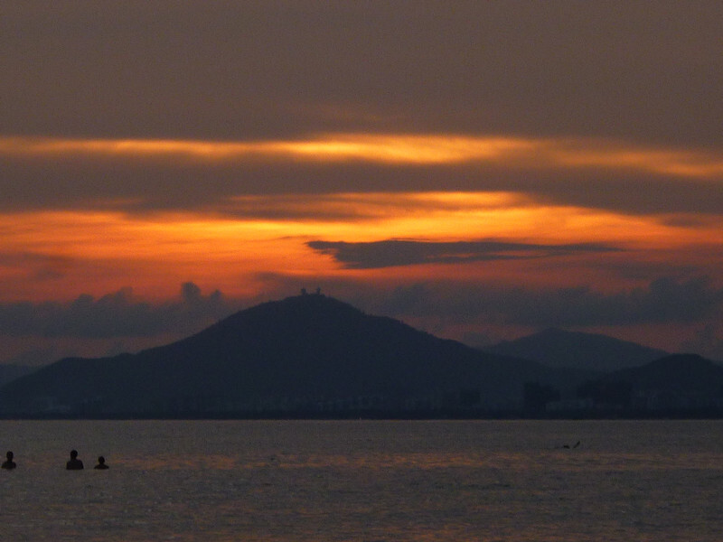 只有在三亚你才会迫不及待的想去看落日，看天边的那一抹落霞、、太美、、