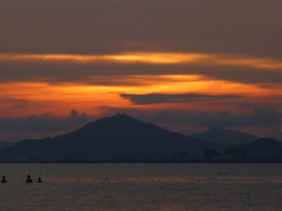 只有在三亚你才会迫不及待的想去看落日，看天边的那一抹落霞、、太美、、
