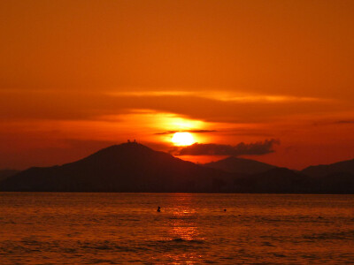 只有在三亚你才会迫不及待的想去看落日，看天边的那一抹落霞、、太美、、