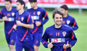 克拉尼察【Niko Kranjčar】国籍：克罗地亚 俱乐部：热刺 位置：中场 生日：1984.8.13 克罗地亚帅锅三连击！俱乐部赛事亮相减少，不过国家队还有的看。