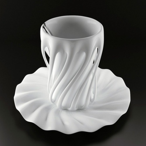 设计师 Yury Dovganyuk——扭曲的陶瓷杯