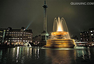 Nighttime in Trafalgar Square in London.