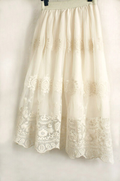 全蕾丝刺绣花边纯色白色长裙